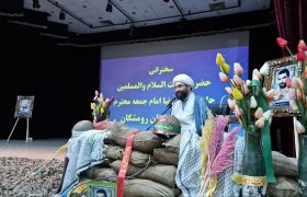 انقلاب اسلامی با رهبری امام راحل و مقام معظم رهبری در برابر جهان ایستاده است