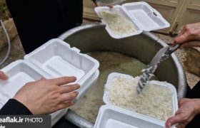 پشتیبانی بانوان پلدختری از رزمندگان با پخت افطاری