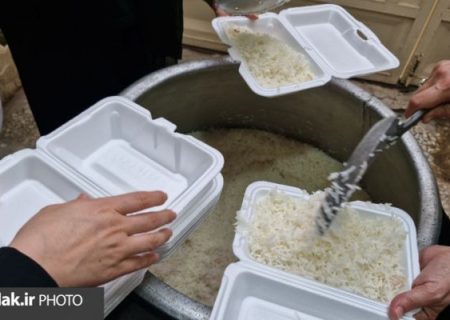 پشتیبانی بانوان پلدختری از رزمندگان با پخت افطاری