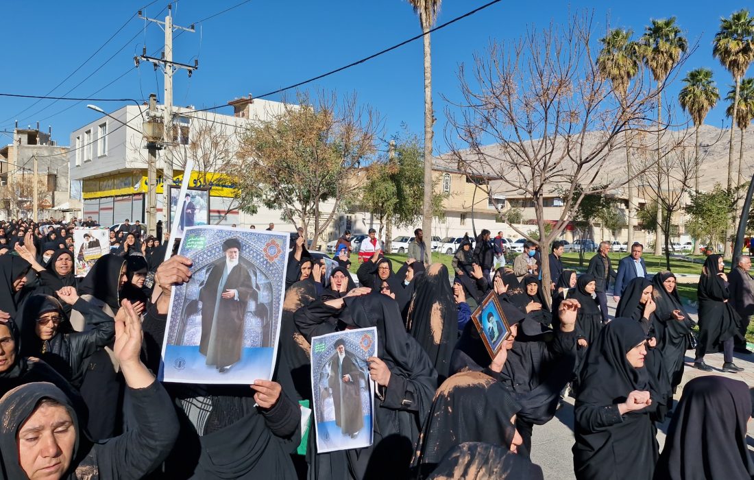 بی‌تابی مردم پلدختر در فراق رهبر شهید