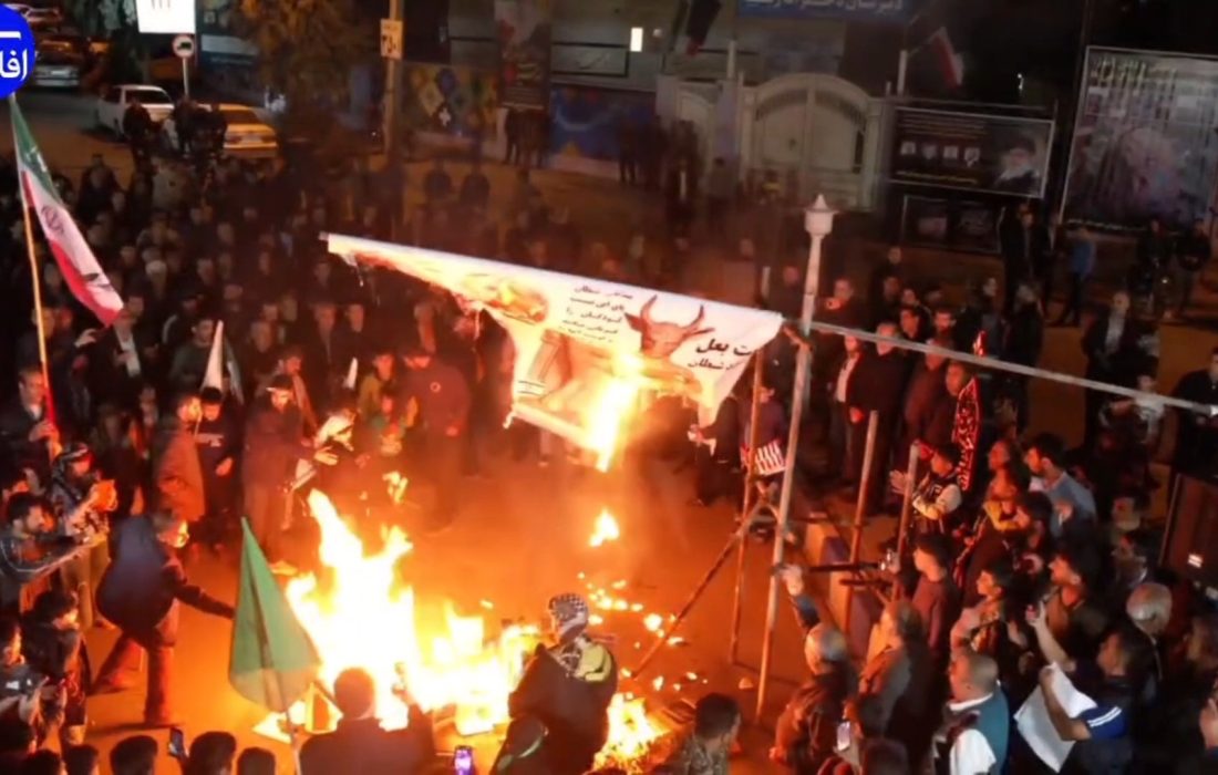 بهآتشکشیدن پرچم نحس رژیم جعلی در پلدختر