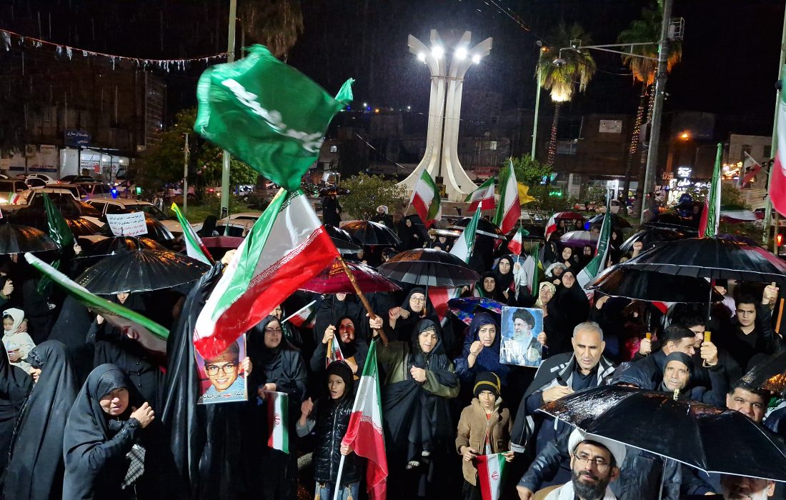 موج بیستوششم حماسه خیابانی در پلدختر؛طنین شعارها زیر باران و رعد و برق