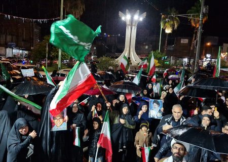 موج بیست‌وششم حماسه خیابانی در پلدختر؛طنین شعارها زیر باران و رعد و برق