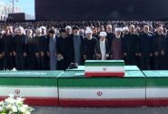 اقامه نماز ملت داغ‌دیده بر پیکر امام شهید
