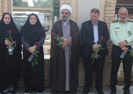 هفته دولت در پلدختر با عطر شهیدان آغاز شد؛ از دیدار با امام جمعه تا تجدید میثاق با شهدا