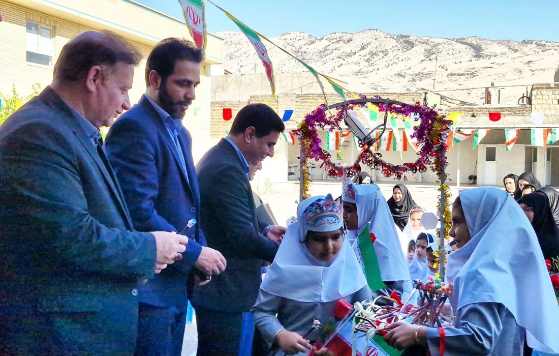 جشن شکوفه‌ها در پلدختر؛ ۹۰۹ دانش‌آموز کلاس اولی به استقبال مهر رفتند