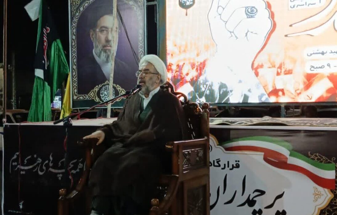 ملت ایران تا تحقق پیروزی جبهه حق میدان را خالی نمی‌کند